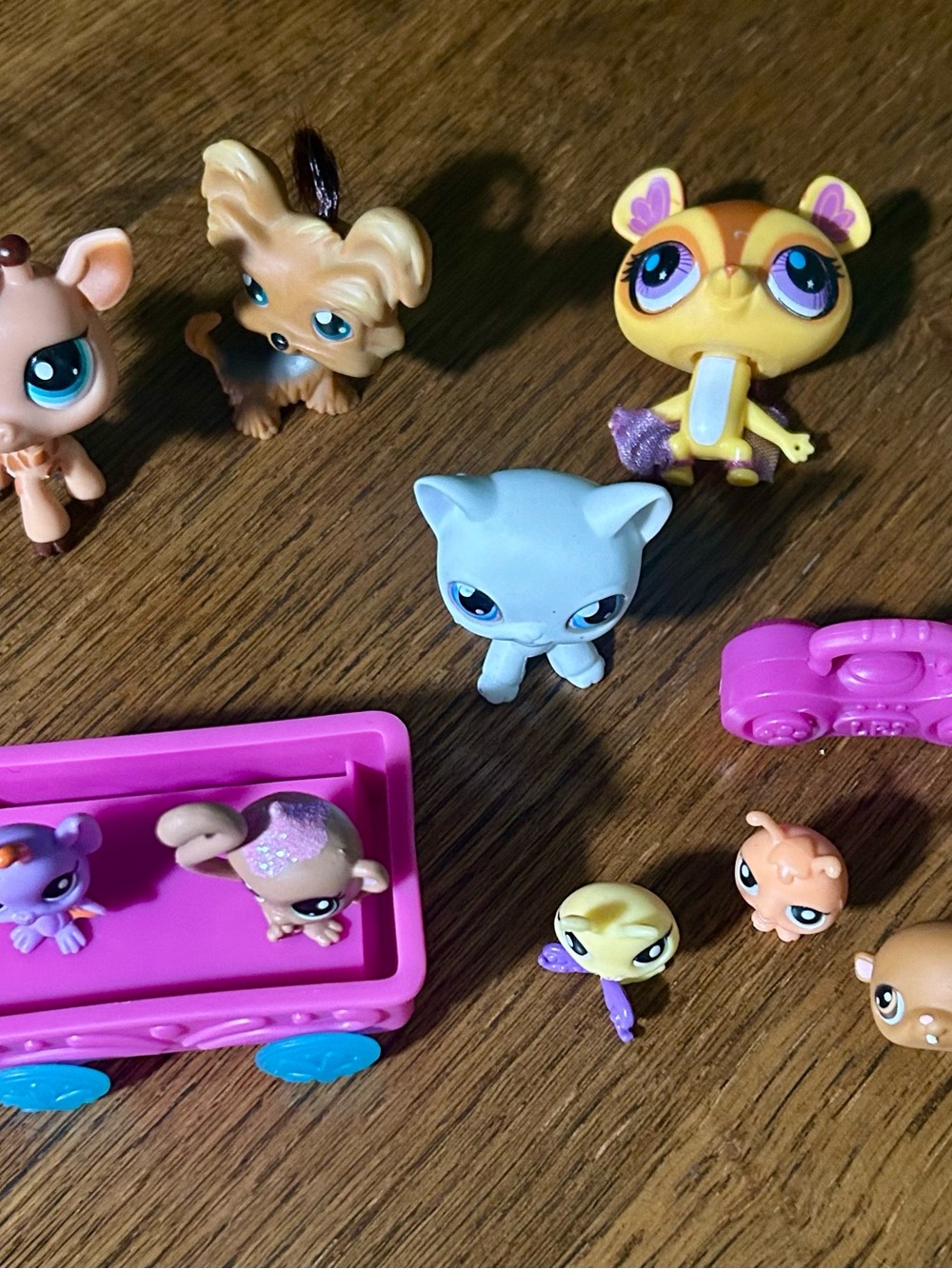 Littlest Pet Shop Playset with Pink Cart and Multicolored Pets